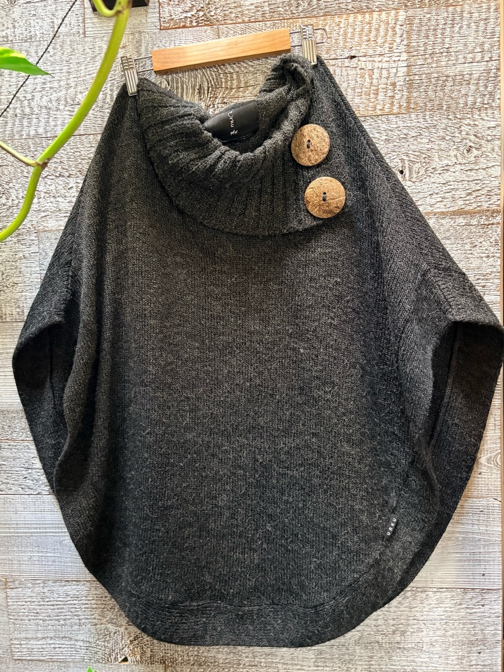 Urku | Ecuadorian Alpaca Wool-Blend Pull-On Cowl Poncho - O/S, Gray